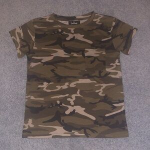 Lulus Camo T-Shirt in XS. This Shirt is in Excellent Condition looks Brand New.
